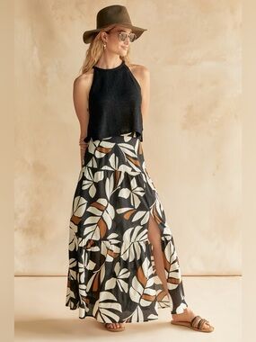 Franchesca’s Boutique Mi Ami Black Tiered Maxi Skirt White Brown Leaf Print